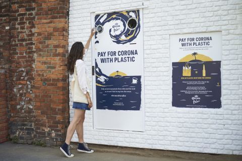 Ahora podrás pagar tus cervezas de Corona con botellas de plástico